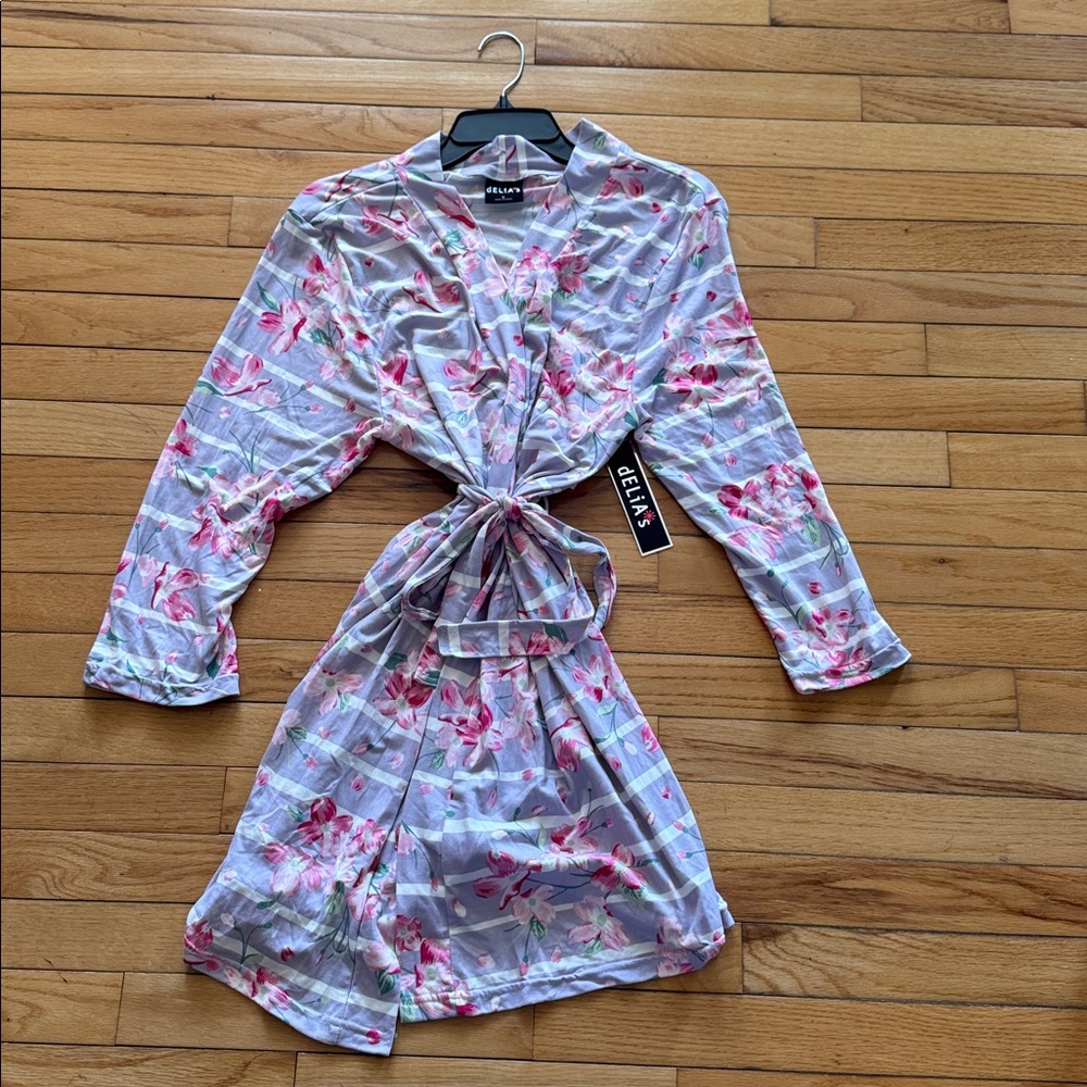 Floral Wrap Robe with Pink and Gray Pattern Size Small NWT
